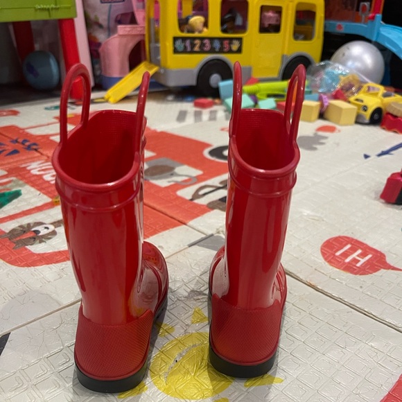 Red toddler rain boots - Picture 4 of 5